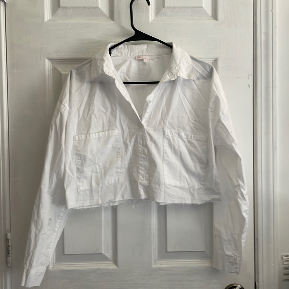 White cropped, boxy button-up from Gianni Bini
